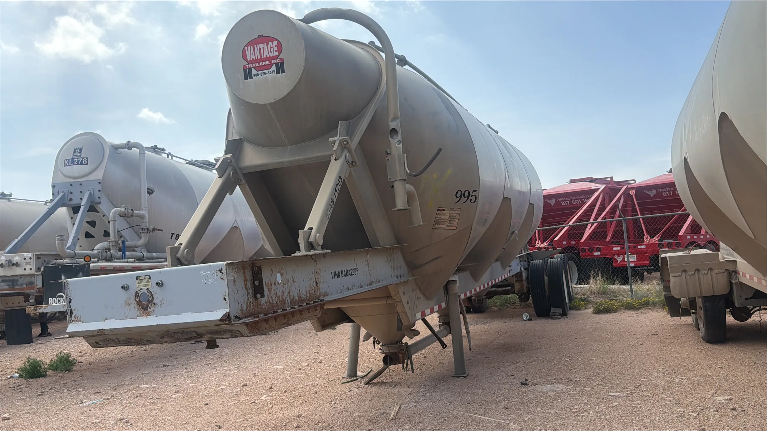 2011 Vantage Pneumatic Tanker Trailer