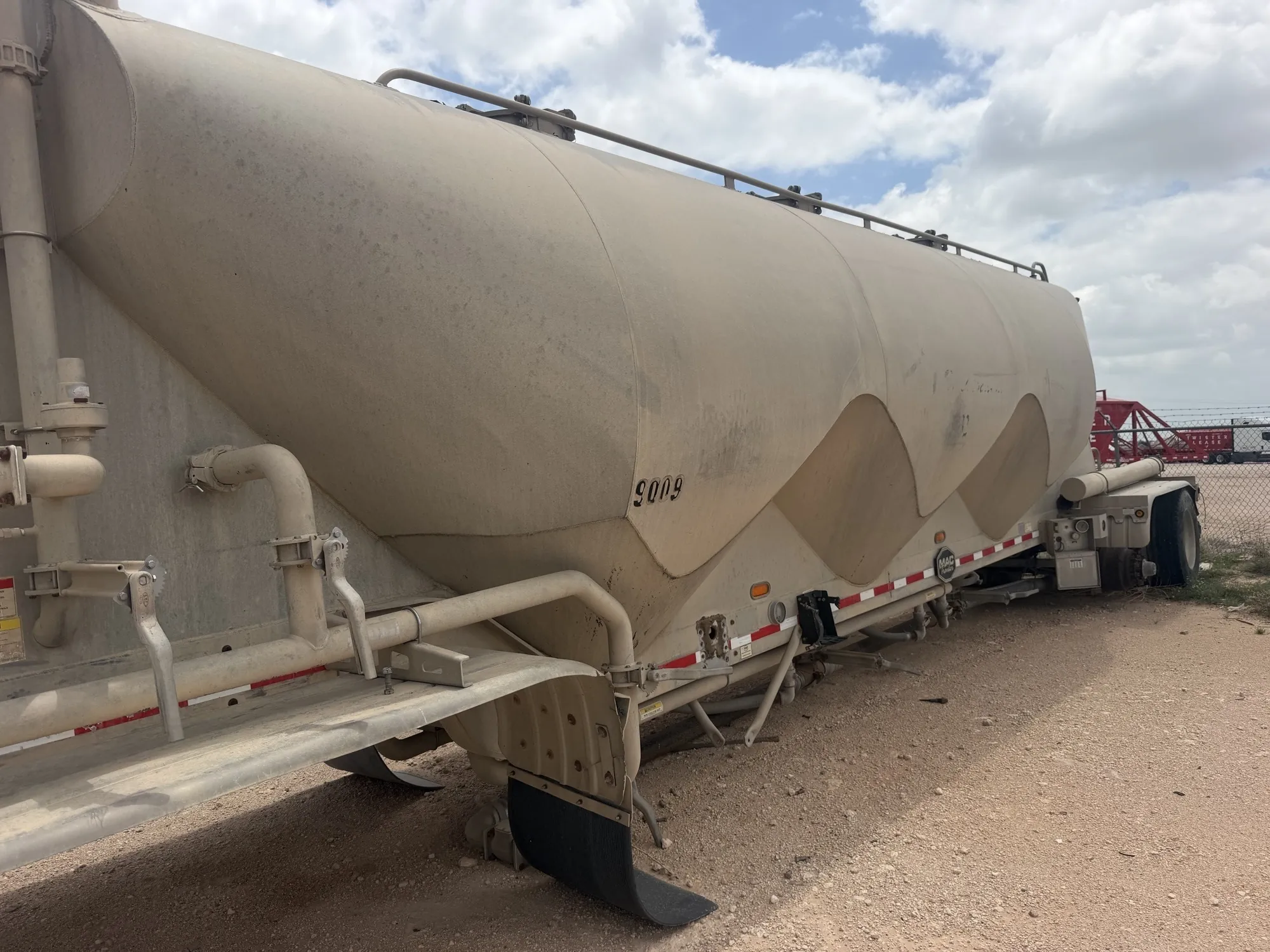 2012 MAC Pneumatic Tanker Trailer