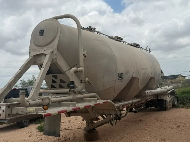 2012 Trail-King Pneumatic Tanker Trailer