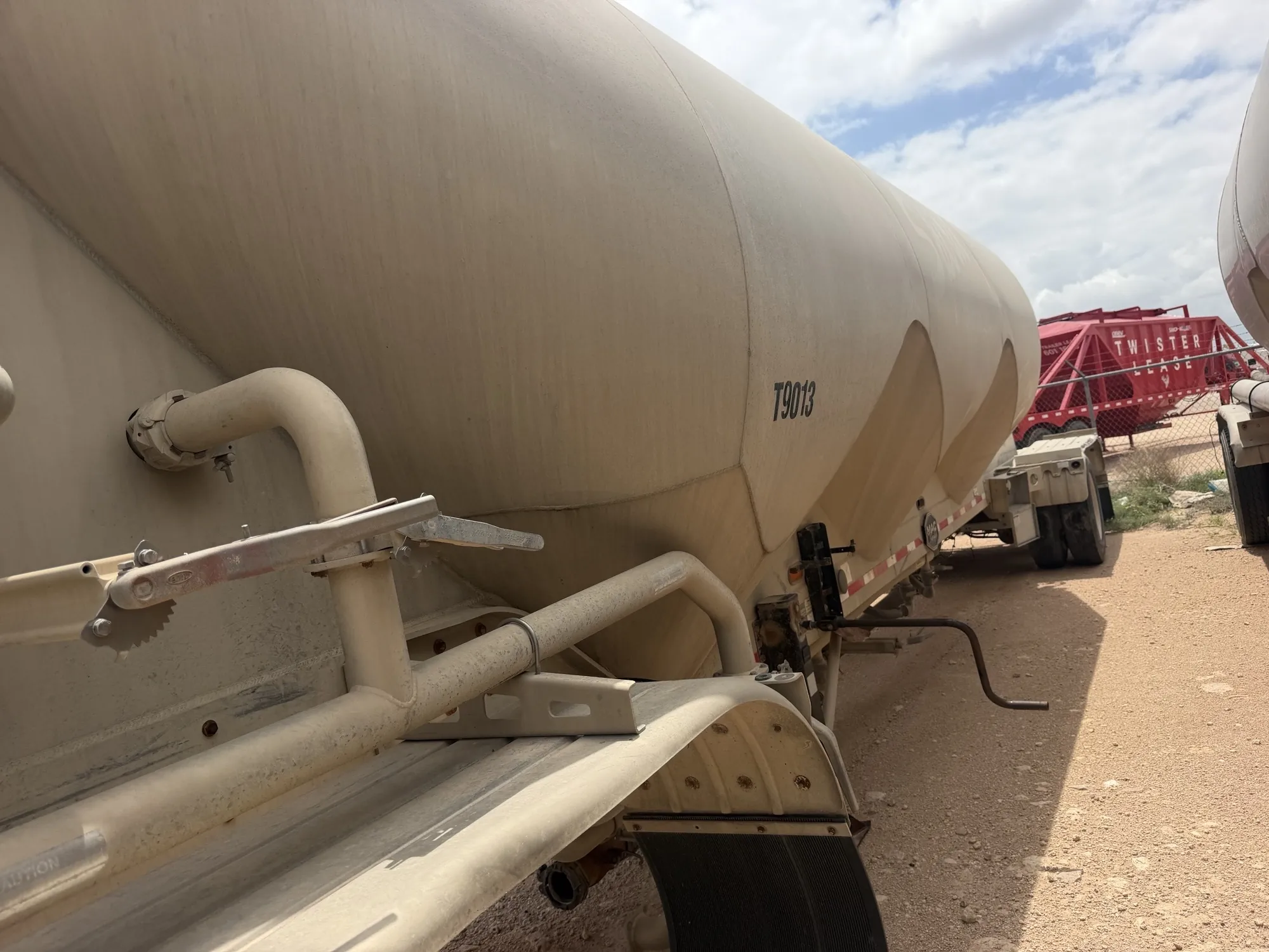 2012 MAC Pneumatic Tanker Trailer